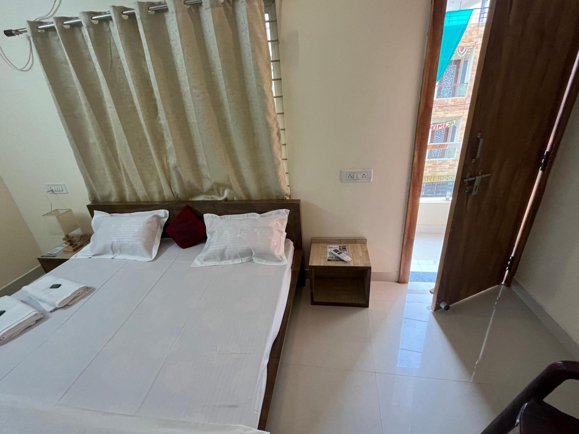Hotel Shivashray Luxury Stays & Inn Ujjain Dış mekan fotoğraf
