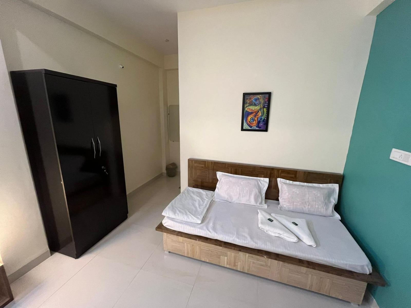 Hotel Shivashray Luxury Stays & Inn Ujjain Oda fotoğraf