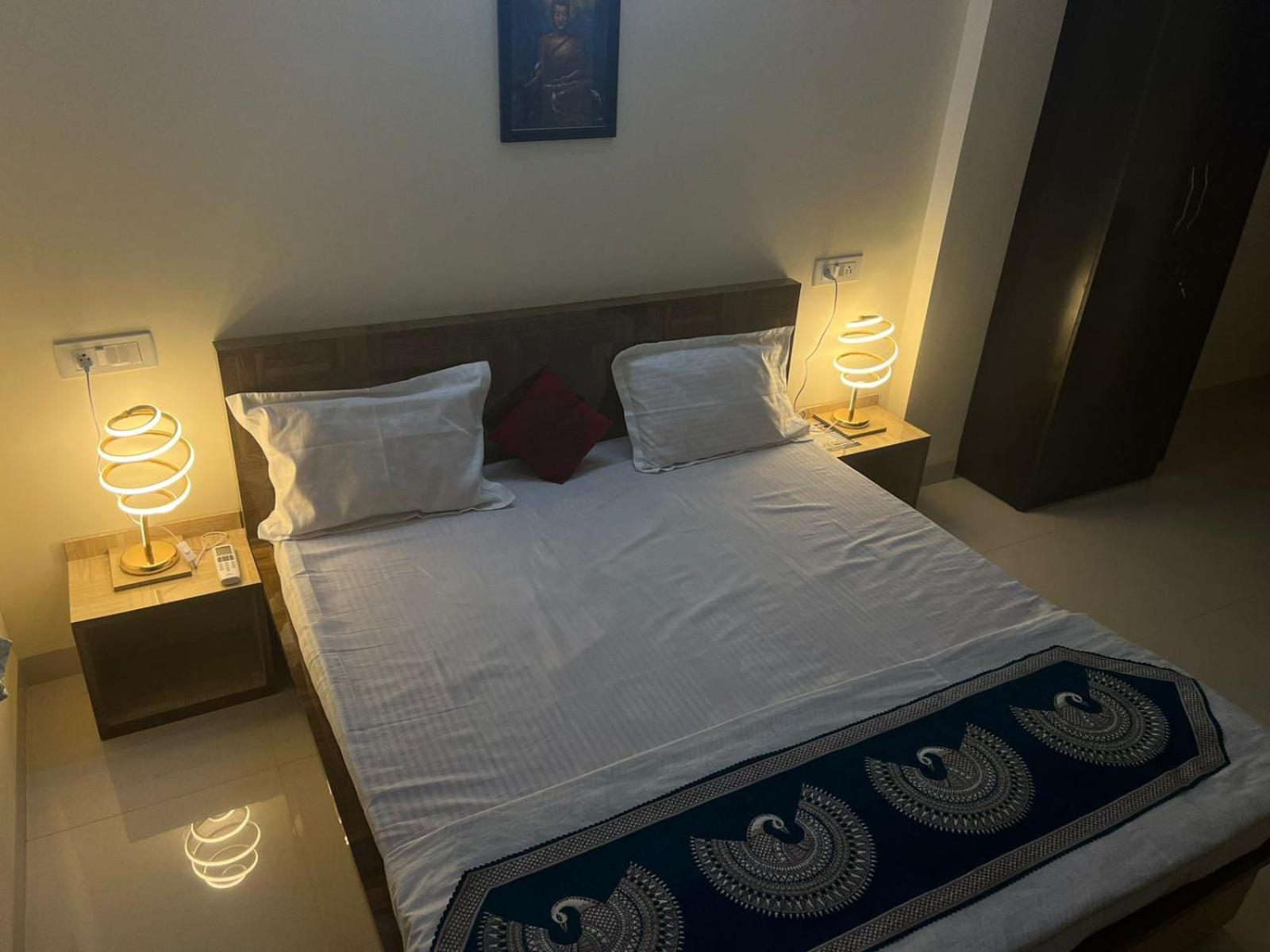 Hotel Shivashray Luxury Stays & Inn Ujjain Oda fotoğraf